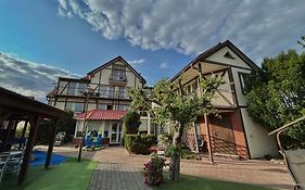 POLARIS B&B-kameralne, rodzinne pokoje i domki z basenem